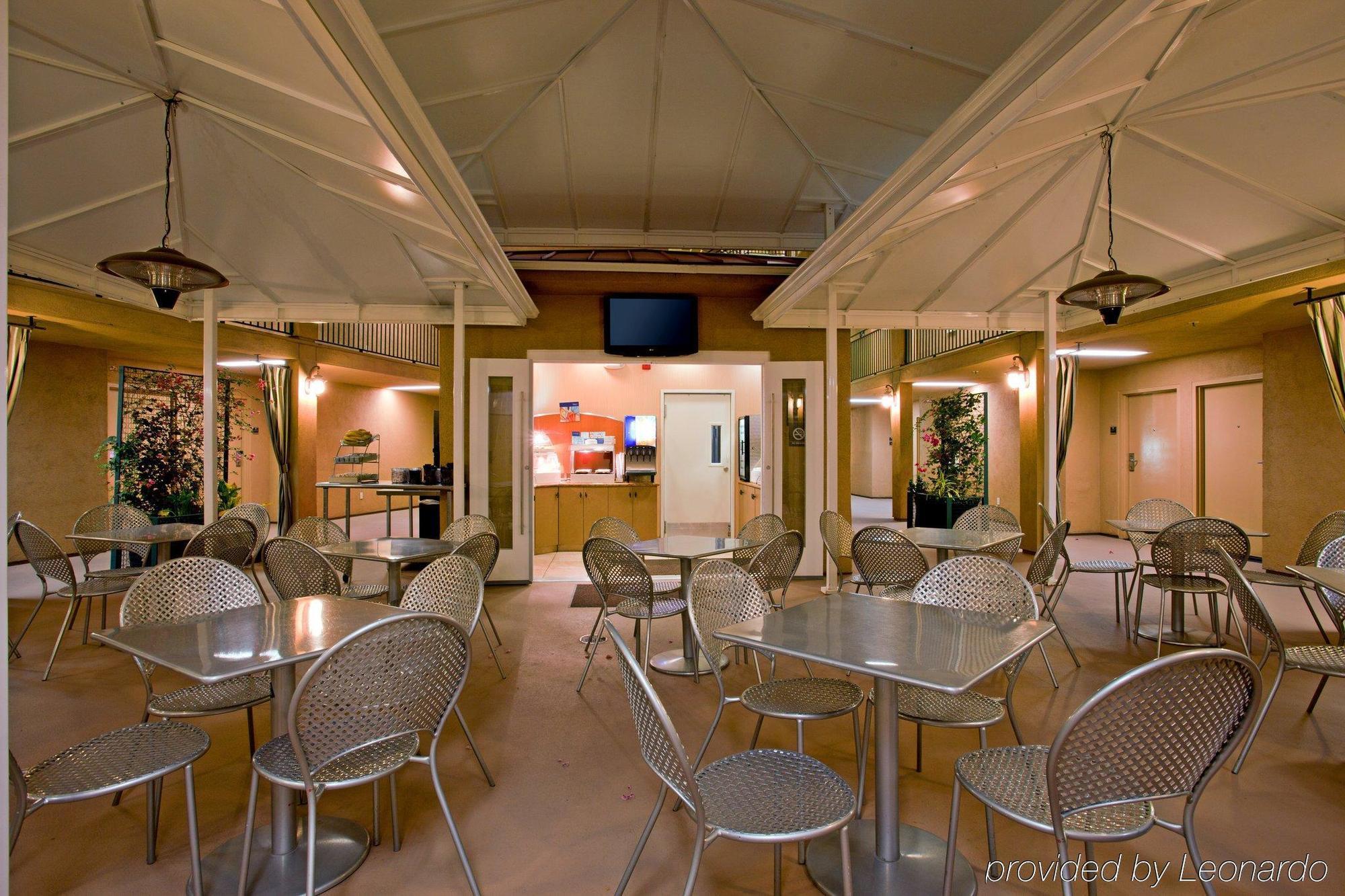 Holiday Inn Express West Los Angeles By Ihg Restaurant bilde